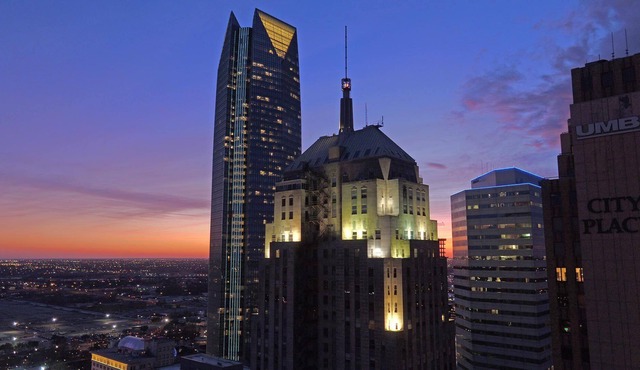 2Bd/2Bath Corner Apt - 15th Floor Historic First National Bldg w/Skyline Views