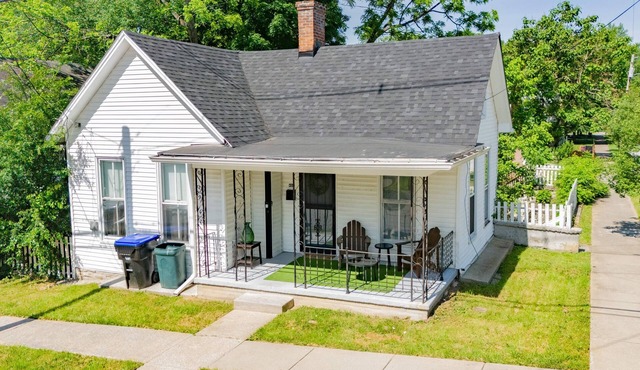 2BD 2Bath, Ideally Located Cottage