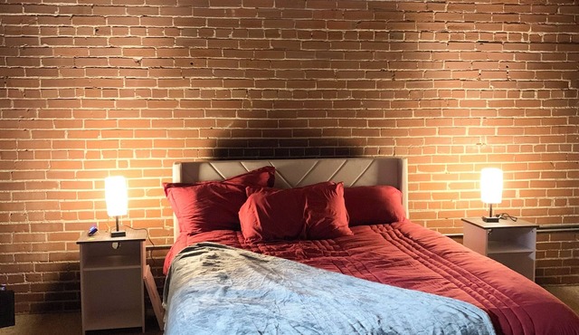 2BD/2BTH LOFT, private balcony, center of Downtown STL