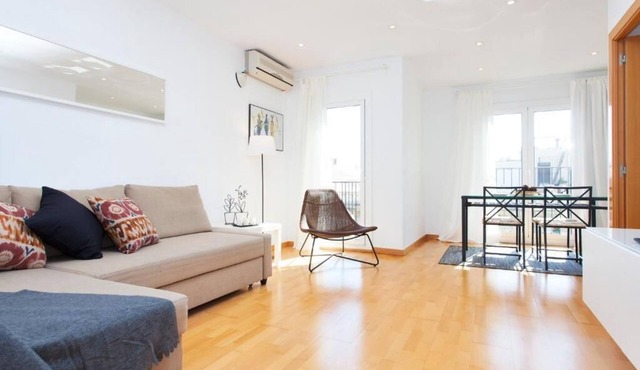 2bd Apartment Close to Rambla Catalunya