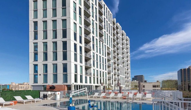 2BD/Austin with 2 Baths and Rooftop Pool!