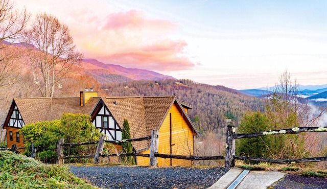 2bd Chalet w/ Big Views of Pisgah National Forest!