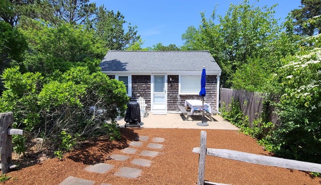 2BD Chequessett Village Cottage-A/C, Gas Grill, Private Use Patio, Walk to Powers Landing Beach