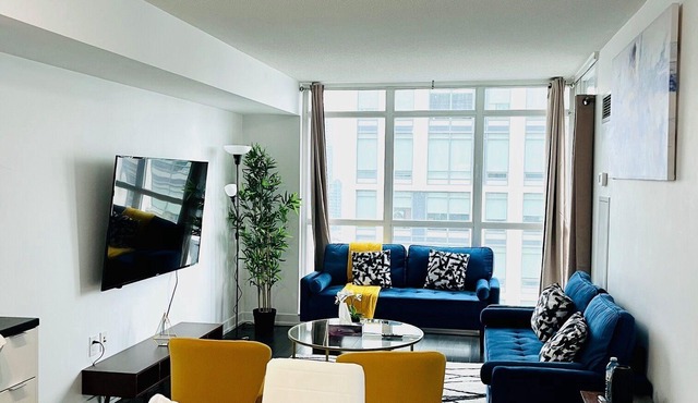2BD Condo W Free Parking Near CN Tower
