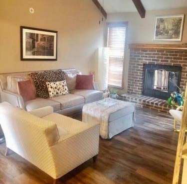2bd condo w pool view deck 15mn from Kansas City