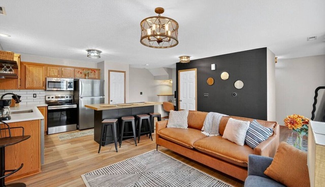 2BD-Fun Retreat/Board Games & Work Area