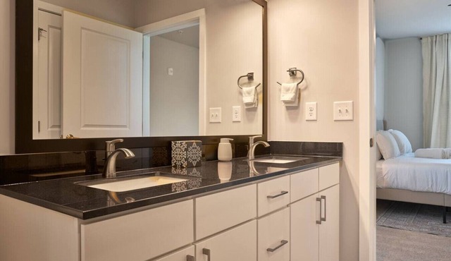 2BD Haven Steps from DT Clayton