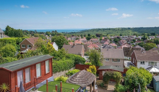 2BD Holiday Home Stunning views of the Sea and Gower