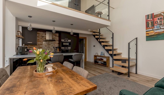 2BD Loft Style Apt - Edinburgh - Free Parking - Pass the Keys