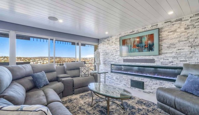 2BD Luxury Condo, Cocktail Lounge, Beautiful Views