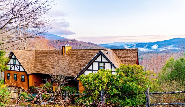 2bd Mnt Top Chalet w/ 50 mile views in Pisgah NF!