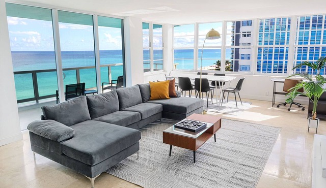 2bd Oceanfront Master Ste OceanView w/balcony, Pool, nearby dining, beach access