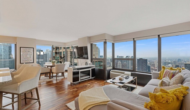 2bd River North Condo with Million Dollar Views! by AllSet Turnover