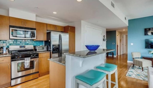 2BDR Condo w/Amazing private patio & amenities!