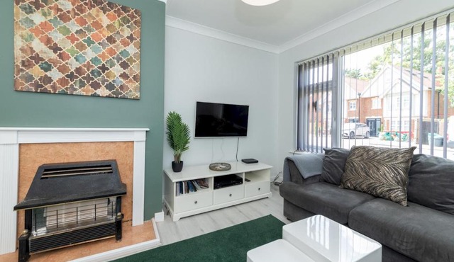 2BDR Peaceful Ground Floor Apartment Free Parking - Pass the Keys