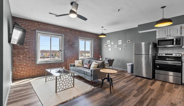 2Bdrm Stay in Downtown Cape, Walkable, Laundry