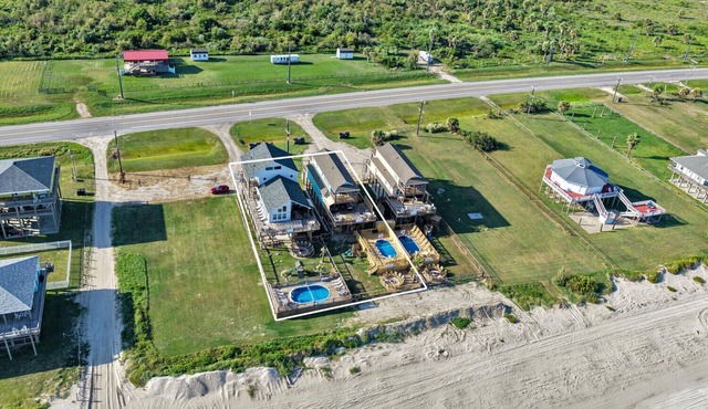 2BeachfrontHouses! 2HeatedPools! Sleep56! Weddings! Pets! HotTubs! ExtraParking!