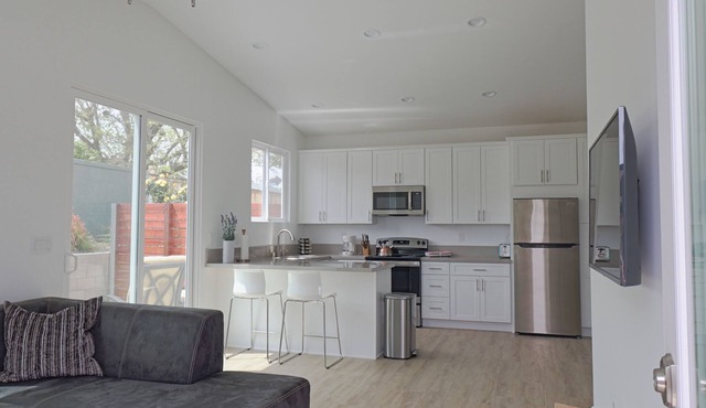 2Bed 1Ba Brand New Guesthouse Private Parking