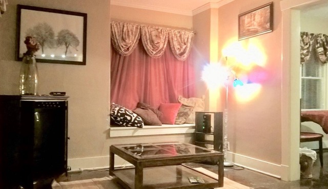 2Bed/1Bath ~ First Floor House, 7 min. Downtown