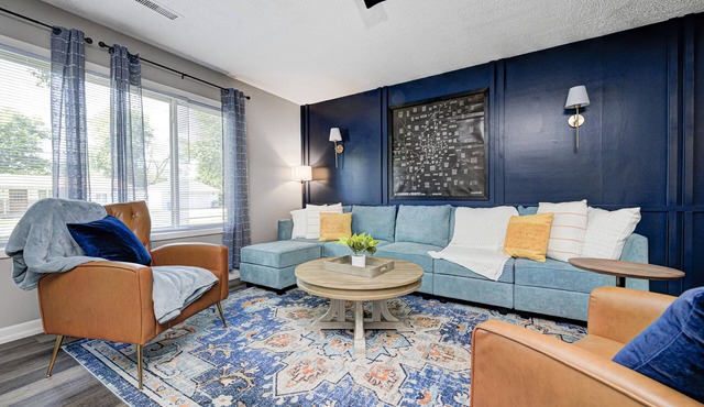 2Bed/1Bth - King Bed Monon Trail