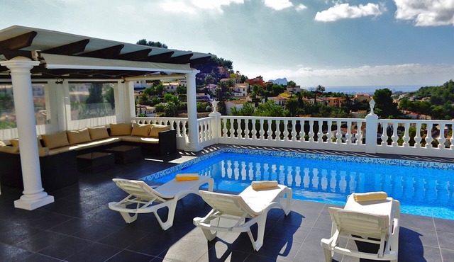 2bed 2bath apartment with private pool and sea views enjoys all day sunshine!