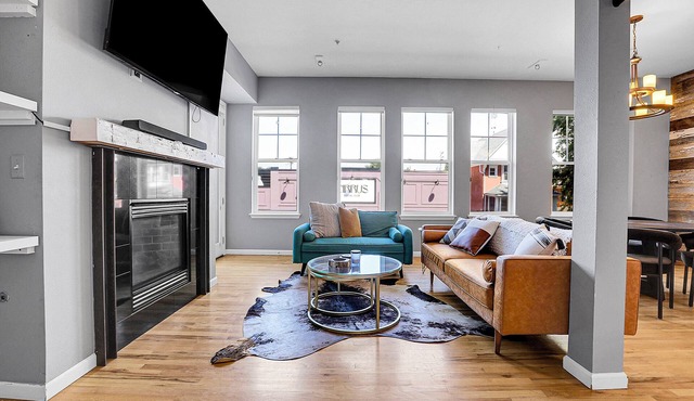 2bed 2bath Condo for long term renters in Denver, Congress Park