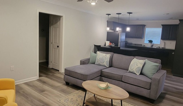 2bed/2bath Cottage in Downtown Houma. 30+ day stays welcome.