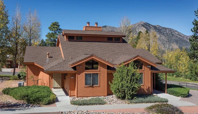 2Bed/2Bath Deluxe Suite in Flagstaff! Complete w/Golf, Pools, and More!