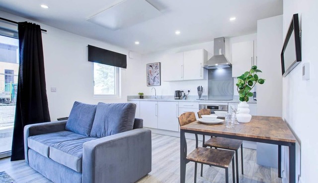 2BED 2BATH in - Next to Station for 6 FREE Parking