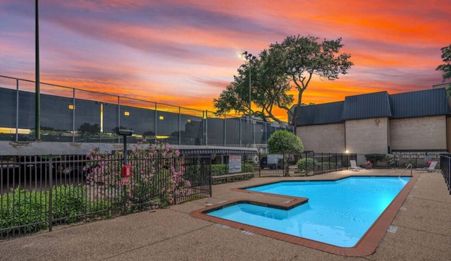 2Bed/2Bath MedCtr & NRG Apt! W/D and Parking!