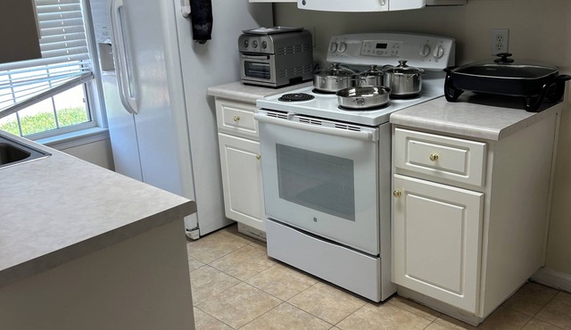 2Bed/2Bath Townhome w/Fishing Pond, Fenced Backyard, and Office
