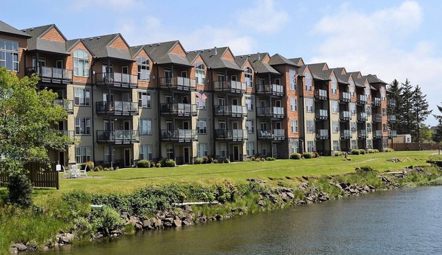 2Bed/2Bath Upscale, River Front Condos. Close to Beach & Convention Ctr