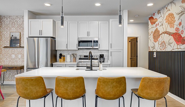 2BED/2BTH - KING/QUEEN BEDS - CARMEL/FISHERS/NOBLESVILLE GRAND PARK