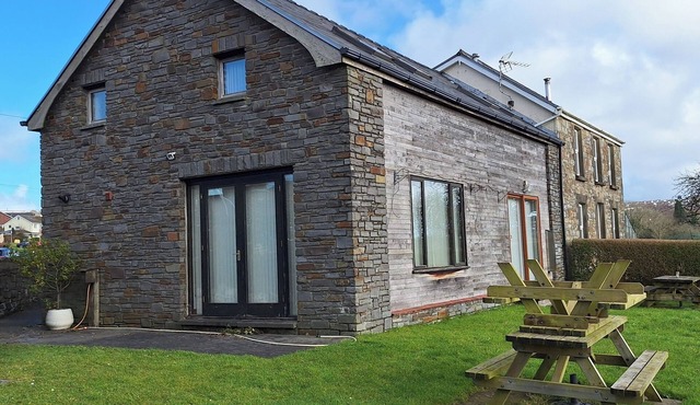 2Bed-4Guests-Parking-Bbq-Garden-Patio