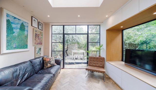 2BED 5 Min walk to Westfield White City Near Portobello with cute Garden