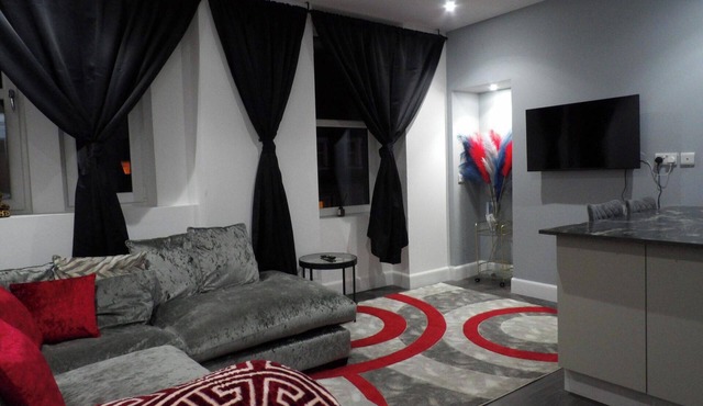 2Bed Apt Sleeps 4-Near Meadows Park, Parking, Wifi