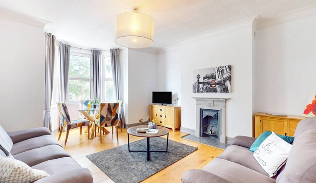 2Bed Flat: 15min to Woolwich Arsenal & 5min to Bus