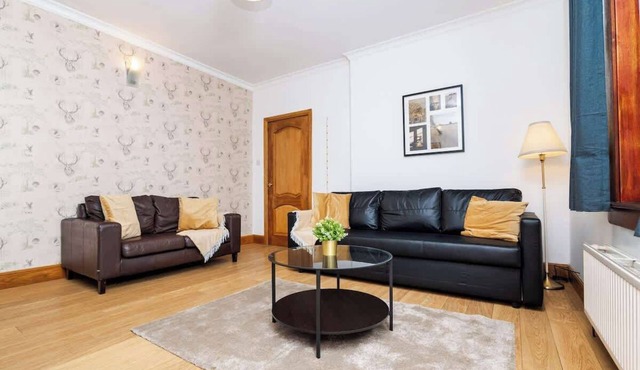 2Bed Upper Cottage Flat-On Street Parking