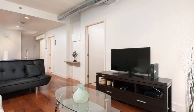 2Bedroom 2 Bath Apartment in the Heart of Philadelphia