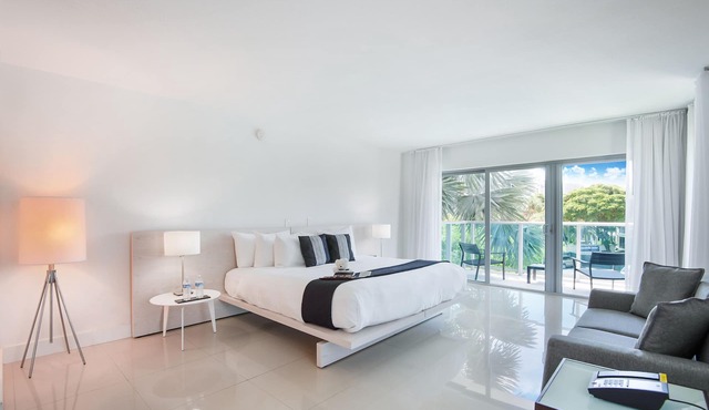 2Bedroom-2Bathroom City View Steps Away from Bal Harbour Beach