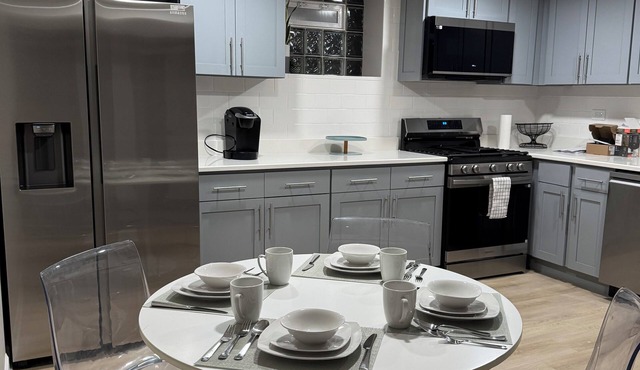 2bedroom apartment in fantastic Chicago near Ohare and quick drive into the city