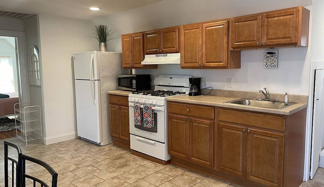 2Bedroom Apt on 3rd Floor - with Parking