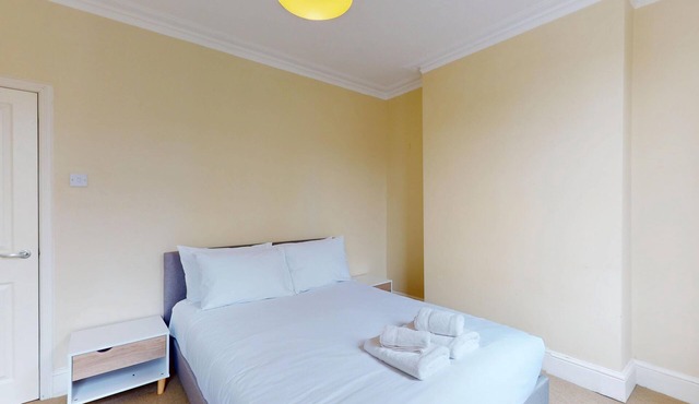 2Bedroom House Near Wood Green Tube & Bus Stop