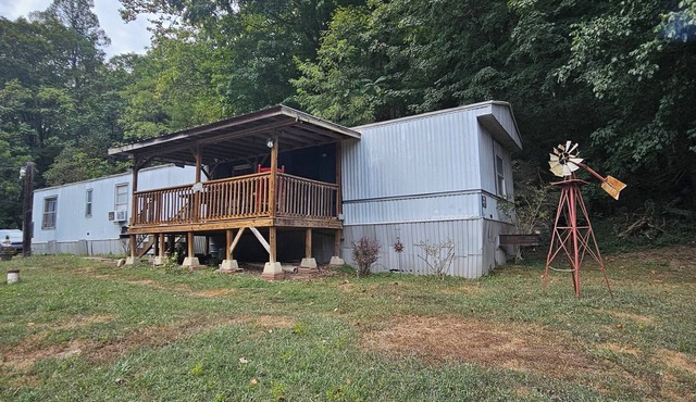 2bedroom mobile home in peaceful Ironton with AC has front door back door camera
