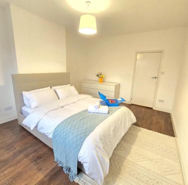 2bedroom Raynes Park London 30min to Central London Family Friendly