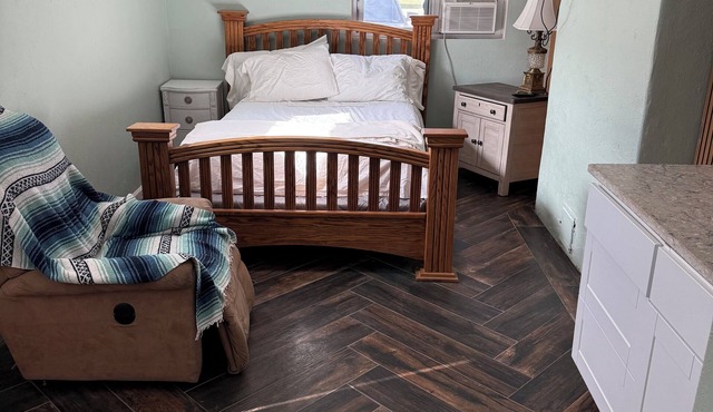 2blks to Old Town . Sawmill Market &Pet friendly.