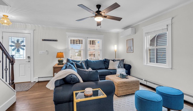 2Blocks 2Beach with Free Coffee, AC and Linens+Towel