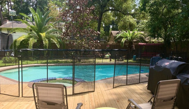 2BR/1.5BA, saltwater pool, hot tub, alarm ~ The Salt Lick Retreat