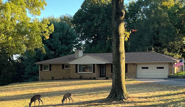 2BR 1 acre gorgeous park-like setting