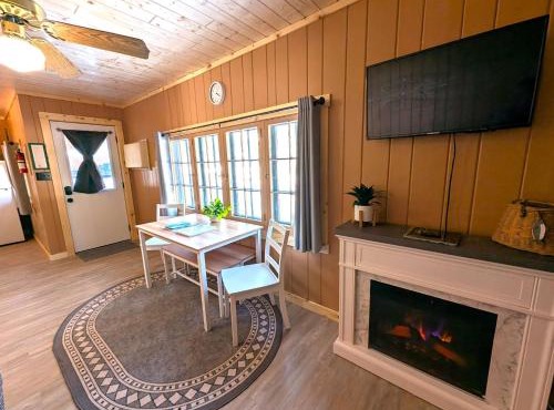 2BR 1BA Cabin #2 Riverside Point Resort